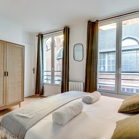Montmartre L Close To Sacre-coeur & Rue Des Abbesses * Париж