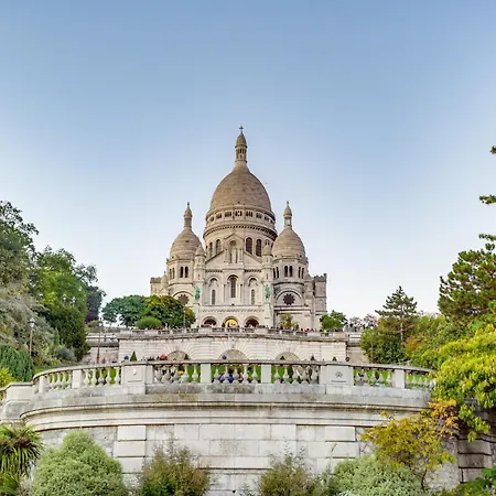 Montmartre L Close To Sacre-coeur & Rue Des Abbesses